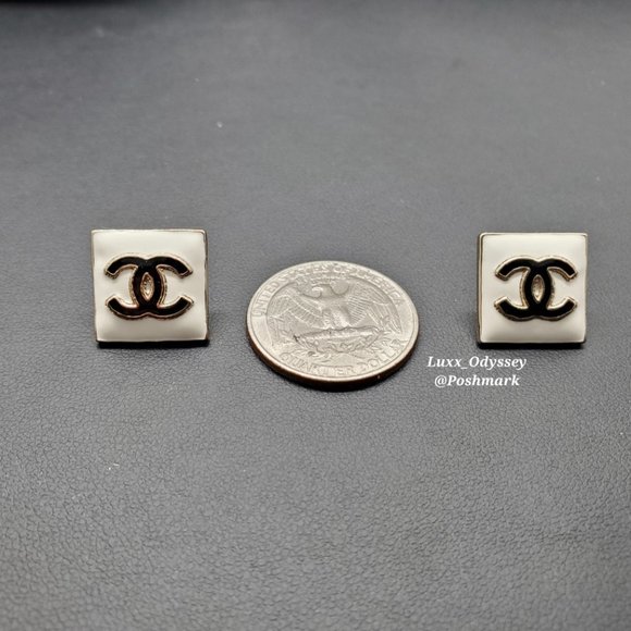 Chanel CC Logo Earrings - Picture 9 of 11